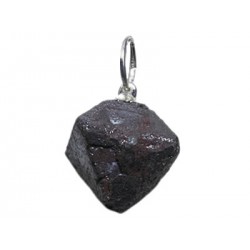 pendentif brut magnétite